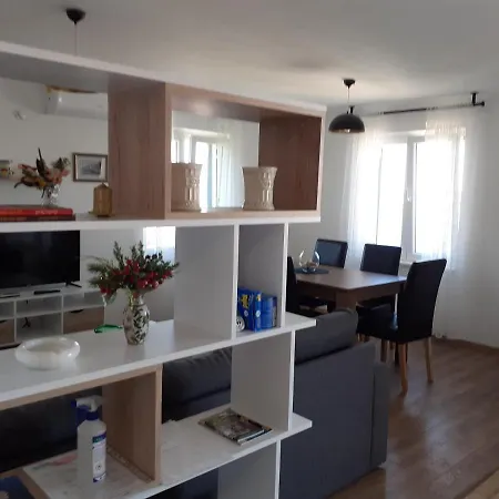 アパート Jasa プリモシュテン