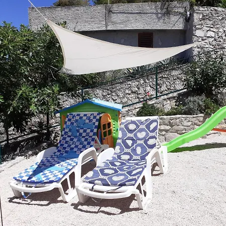 Jasa アパート プリモシュテン