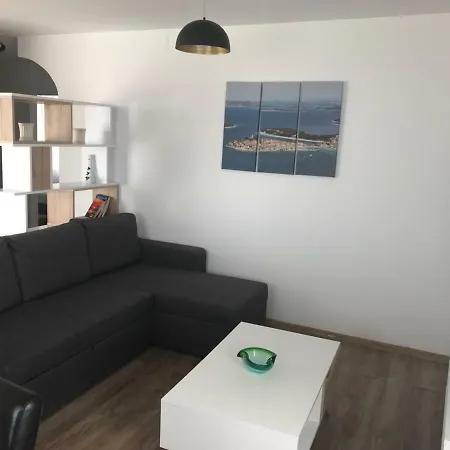 アパート Jasa プリモシュテン