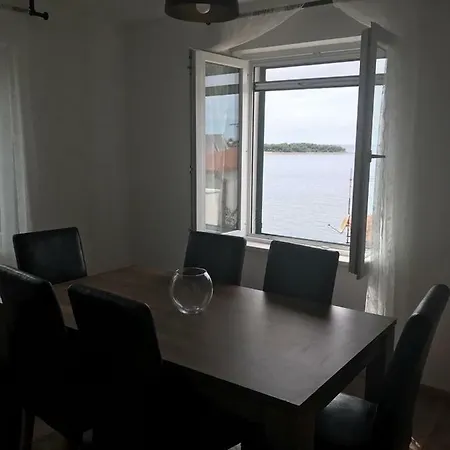 アパート Jasa プリモシュテン